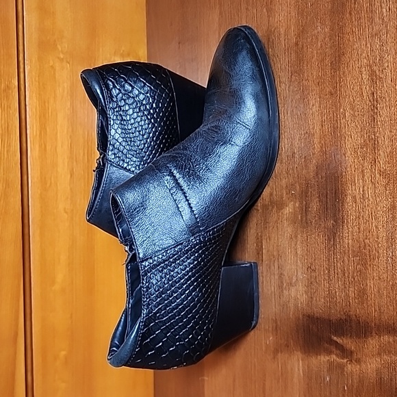 Franco Sarto black leather/ snake skin pattern heeled booties - Picture 3 of 5